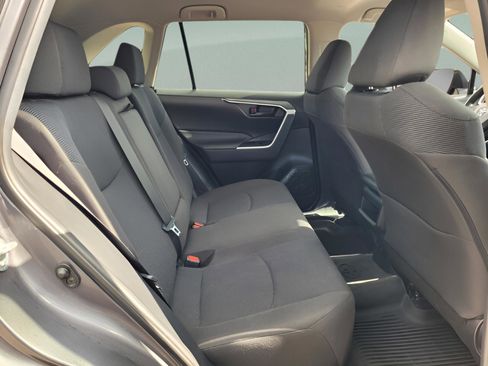 Used 2021 Toyota RAV4 LE image 17