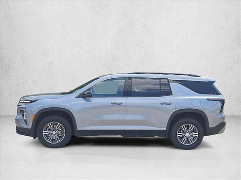 Used 2026 Chevrolet Traverse LT FWD image 9