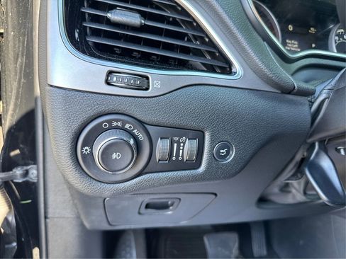 Used 2019 Jeep Cherokee High Altitude AWD/4WD image 22