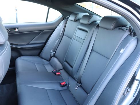 Used 2022 Lexus IS 300 image 32