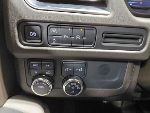 Certified 2024 GMC Yukon XL SLT image 41