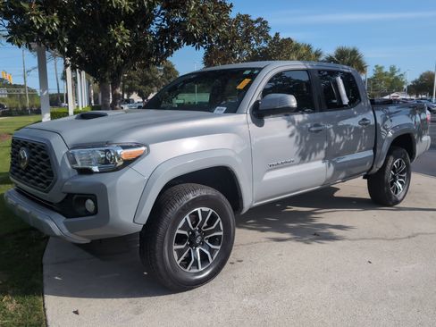 Certified 2020 Toyota Tacoma TRD Sport image 5