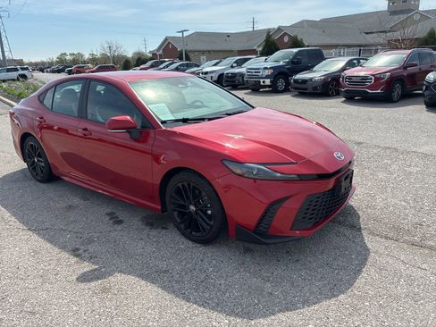 Used 2025 Toyota Camry SE FWD image 15