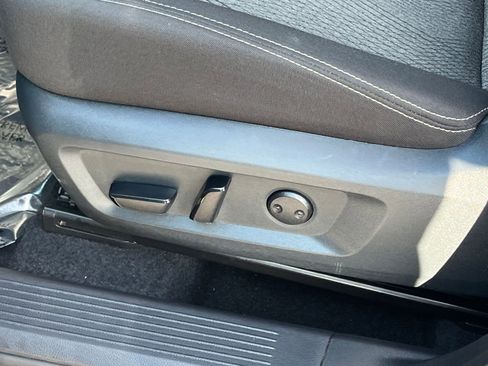 Used 2025 Nissan Rogue SV image 22