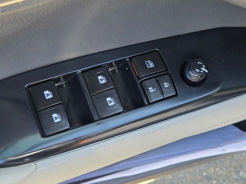Used 2018 Toyota Camry SE w/ Moonroof Package FWD image 23