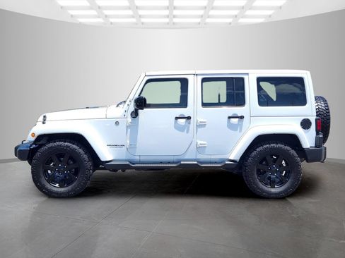 Used 2014 Jeep Wrangler Unlimited Sahara AWD/4WD image 4