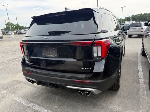 Used 2025 Ford Explorer Platinum w/ Ultimate Package AWD/4WD image 3