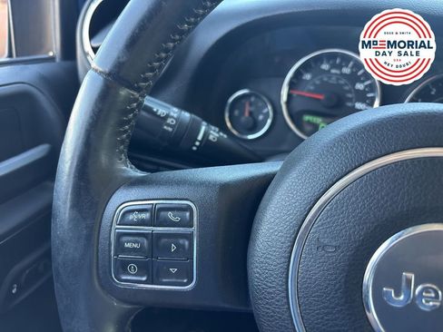 Used 2017 Jeep Wrangler Unlimited Rubicon w/ Cold Weather Group AWD/4WD image 12