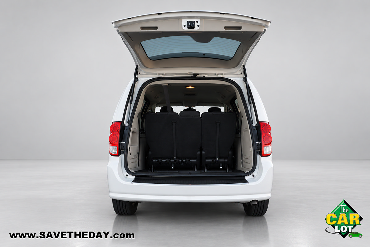 Used 2019 Dodge Grand Caravan SE FWD image 12