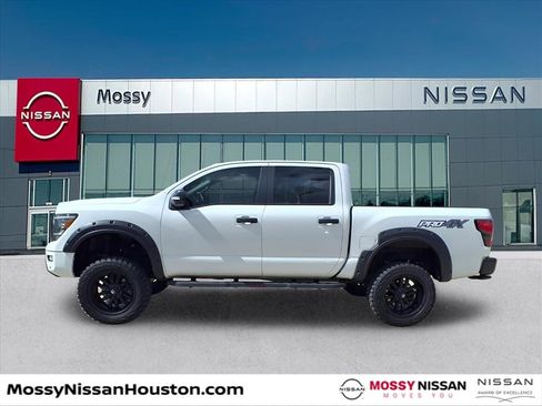 Used 2020 Nissan Titan PRO-4X w/ Pro-4x Convenience Package image 6