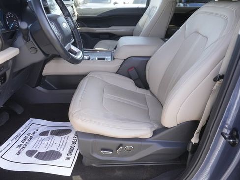Certified 2023 Ford Expedition Limited image 9