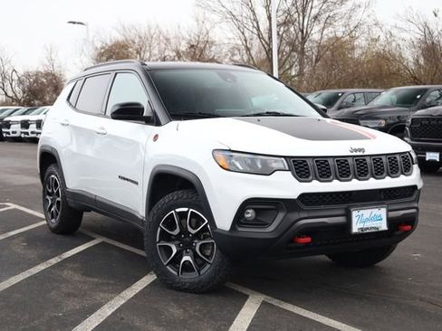 Used 2024 Jeep Compass Trailhawk image 2