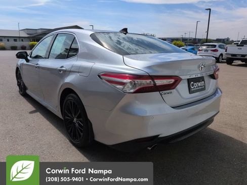 Used 2018 Toyota Camry XLE FWD image 5