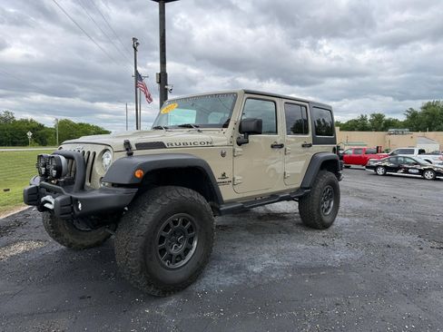 Used 2017 Jeep Wrangler Unlimited Rubicon w/ Connectivity Group AWD/4WD image 2