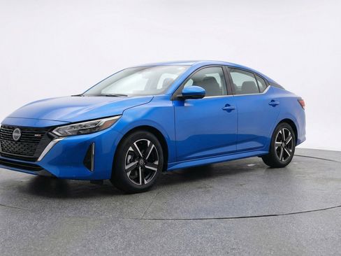 Used 2025 Nissan Sentra SV image 3