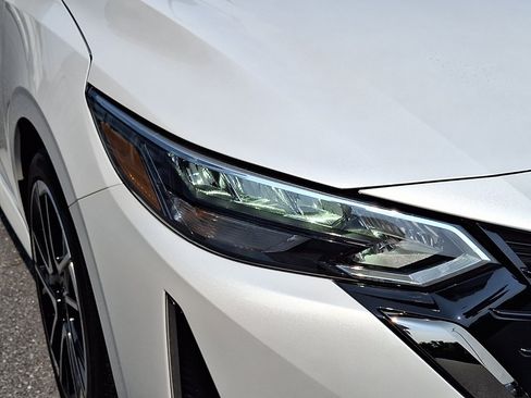 Certified 2025 Nissan Sentra SR w/ SR Premium Package FWD image 10