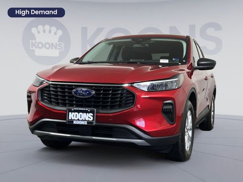Used 2025 Ford Escape Active w/ Cold Weather Package image 1