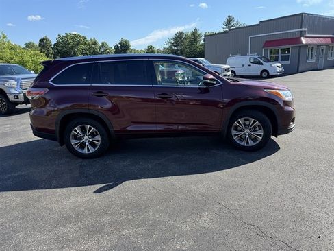 Used 2014 Toyota Highlander XLE AWD/4WD image 32