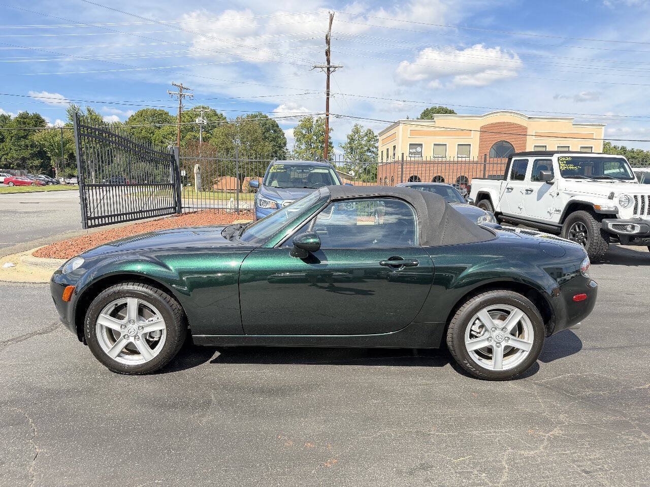 Used 2007 MAZDA MX-5 Miata Sport RWD image 8