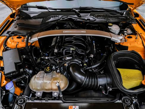 Used 2019 Ford Mustang Shelby GT350 w/ Technology Package RWD image 3
