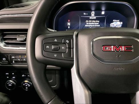 Used 2023 GMC Yukon SLT AWD/4WD image 18