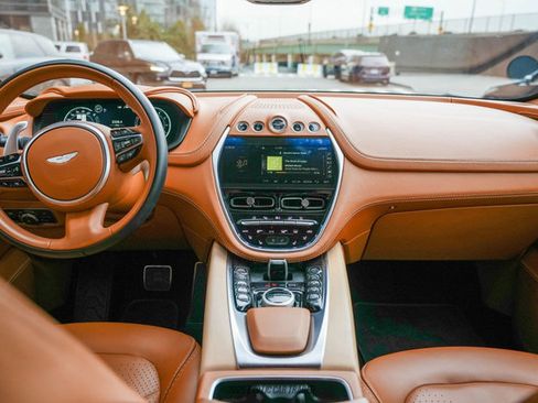 Used 2021 Aston Martin DBX image 34