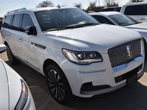 Used 2023 Lincoln Navigator L Reserve image 4