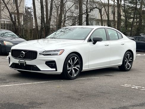 Used 2024 Volvo S60 B5 Core image 2