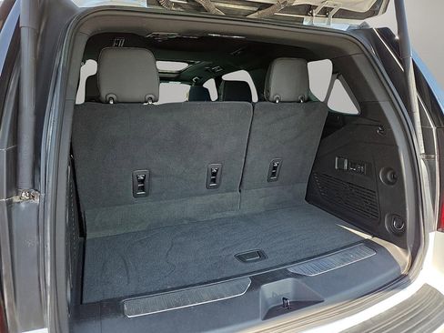 Used 2022 GMC Yukon AT4 w/ Technology Package AWD/4WD image 9