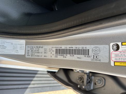 Used 2019 RAM 1500 Limited AWD/4WD image 28
