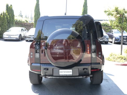 New 2026 Land Rover Defender 90 X-Dynamic SE AWD/4WD image 9