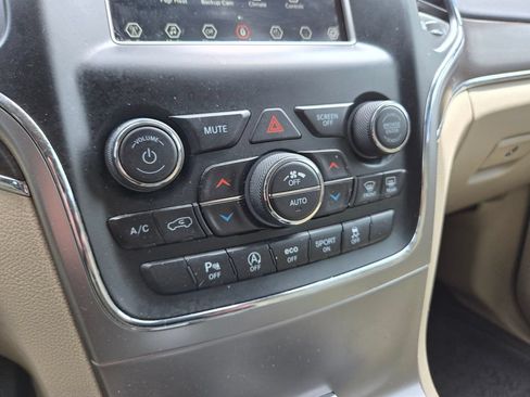 Used 2018 Jeep Grand Cherokee Limited AWD/4WD image 30