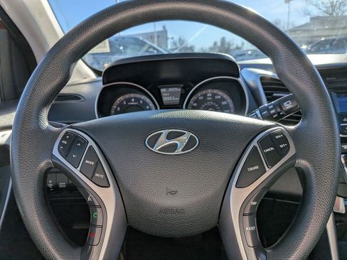 Used 2017 Hyundai Elantra GT image 17