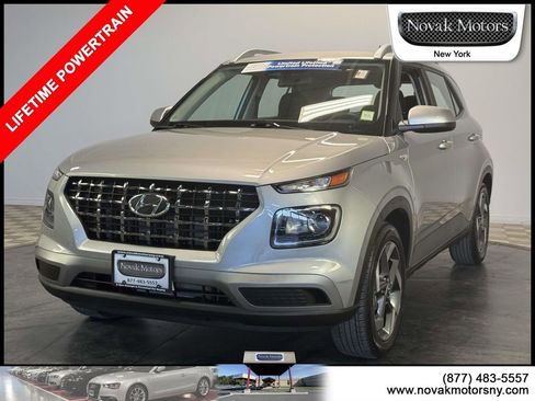Used 2025 Hyundai Venue SEL FWD image 4