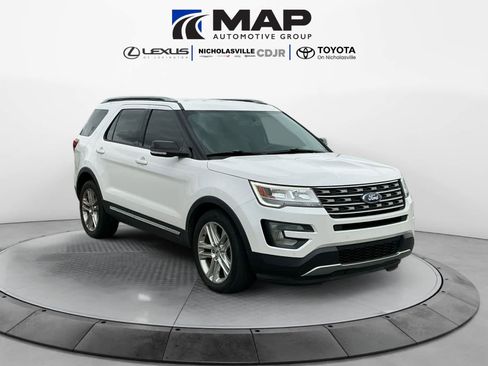 Used 2017 Ford Explorer XLT w/ Equipment Group 202A FWD image 5