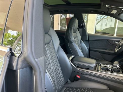 Used 2022 Audi RS Q8 image 22