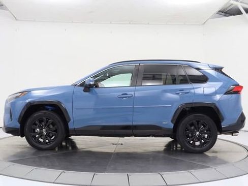Used 2022 Toyota RAV4 SE w/ Convenience Package image 2