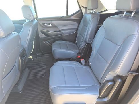 Used 2020 Chevrolet Traverse LT image 16