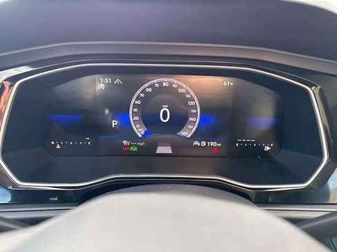 Used 2024 Volkswagen Jetta SE w/ Panoramic Sunroof Package image 10