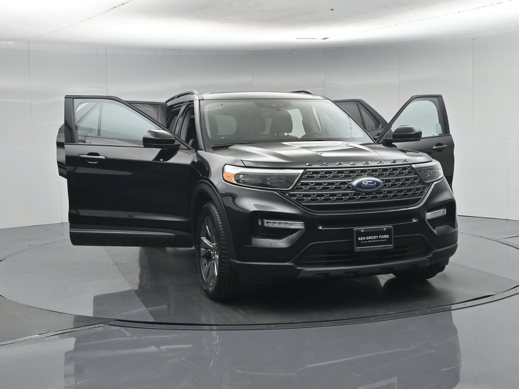 Certified 2023 Ford Explorer XLT w/ Equipment Group 202A RWD image 39