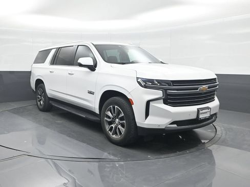 Used 2022 Chevrolet Suburban LT w/ Luxury Package RWD image 8