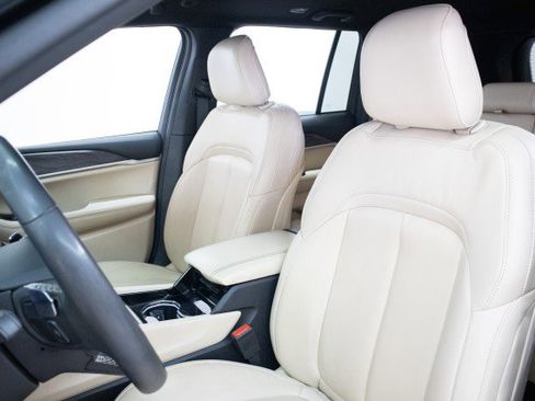 Used 2023 Jeep Grand Cherokee Limited image 8