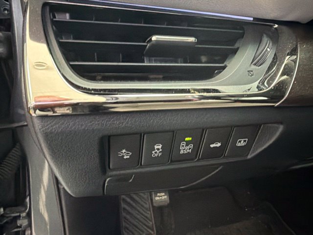 Used 2017 Toyota Avalon Limited FWD image 19