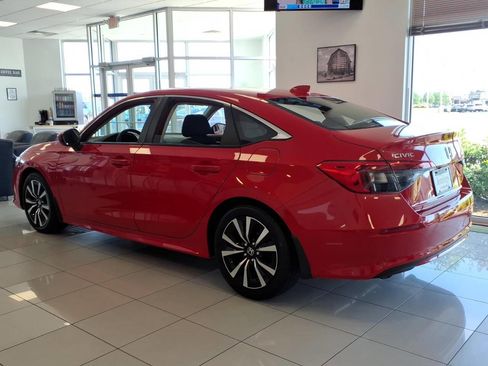 Used 2023 Honda Civic EX image 3