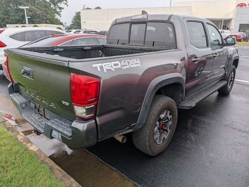 Used 2016 Toyota Tacoma TRD Off-Road w/ Premium & Technology Package AWD/4WD image 3