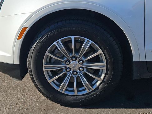 Used 2018 Cadillac XT5 Luxury w/ Driver Awareness Package image 10