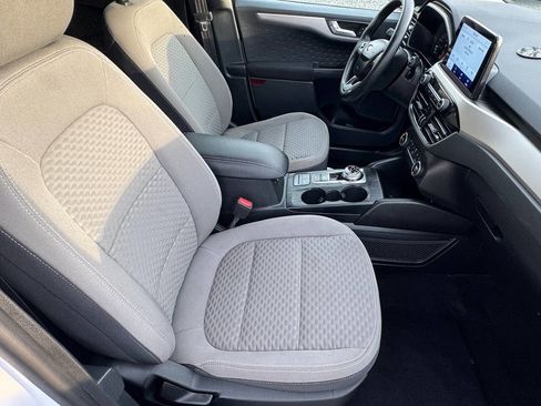 Used 2020 Ford Escape SE image 16