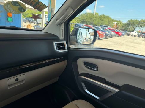 Used 2017 Nissan Titan SV RWD image 17