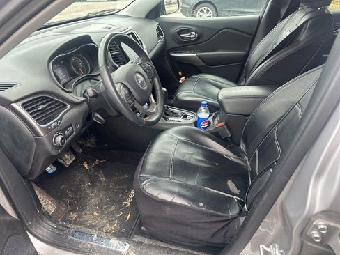 Used 2019 Jeep Cherokee Limited FWD image 6