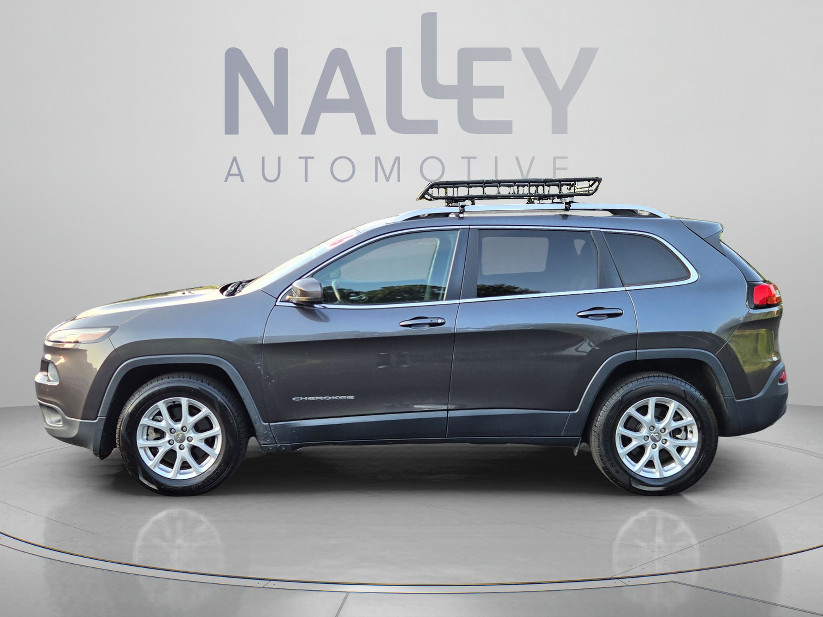 Used 2016 Jeep Cherokee Latitude w/ Comfort/Convenience Group AWD/4WD image 2